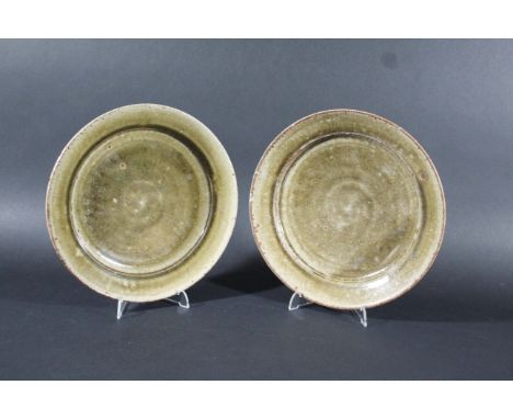 RICHARD BATTERHAM - STUDIO POTTERY a collection of plates by Richard Batterham, including a set of 7 similar plates with an a
