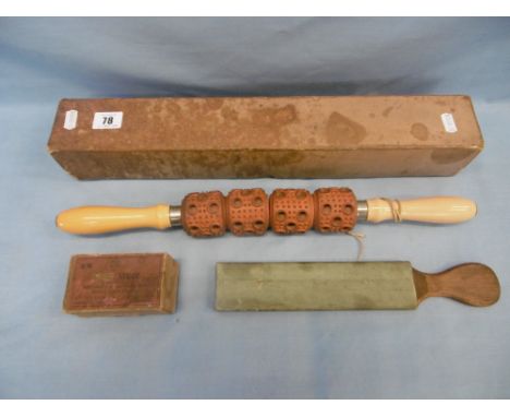 A boxed 1920s punkt roller