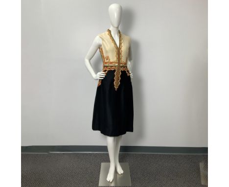 Ivory and black Linen weave sleeveless dress with V neckline. custom design. Zipper back. Fully lined with viscose lining. Go