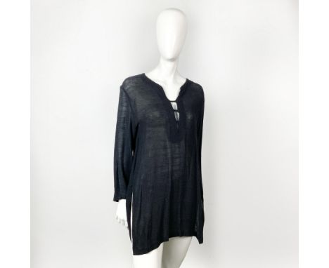 Original vintage Zonda Nellis Bohemian chic black linen mix tunic shirt with V neck, long sleeves on slits on each side. Labe