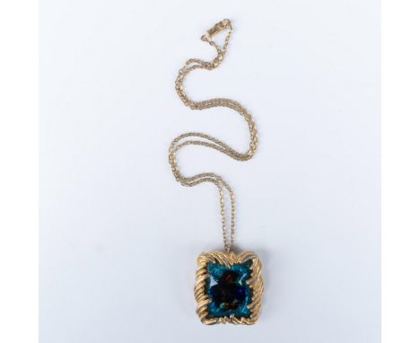 Gorgeous vintage gold tone necklace with art glass. The pendant measures approximately 1.5"L x 1.25"W and the chain is 17.75"