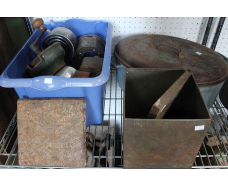 A selection of vintage tools/pots/keys, various