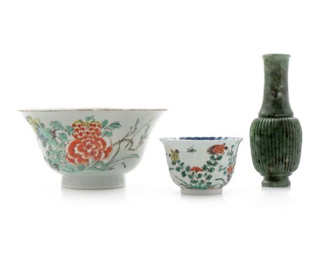 TWO SMALL CHINESE FAMILLE VERTE BOWLS KANGXI 1662-1722 Each painted with flowers emerging from rockwork, and a small spinach-