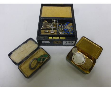 Collection of vintage costume jewellery to include; silver brooches, cufflinks, mother of pearl thread winders etc