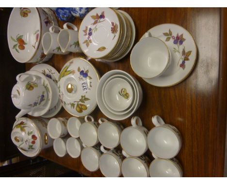 Large collection of Royal Worcester Evesham pattern ceramics to include; tea service, plates, sugar bowls etc