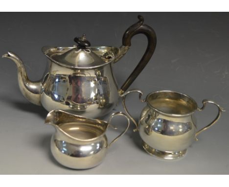 A silver three piece tea service, scroll handles, 18oz