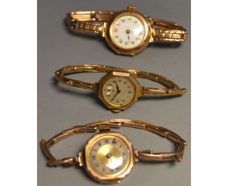 Watches - and early 20th century 9ct gold cased bracelet watch, enamel dial, Arabic numerals, blued hands, expanding rose met