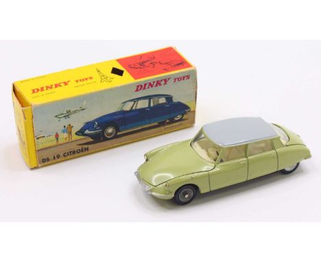 French Dinky 530 Citroën DS 19 in green body, light grey roof, cream interior and concave hubs, minor paint chips on front le