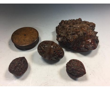 Treen snuff box and other carved items, the oval hinged lid to the burr wood snuff box bearing Bewick style prints of a spani
