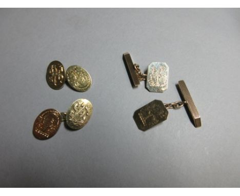 Two pairs of hallmarked gold cufflinks engraved with the same armorial crest, the first a pair of 18ct gold double-ended cuff