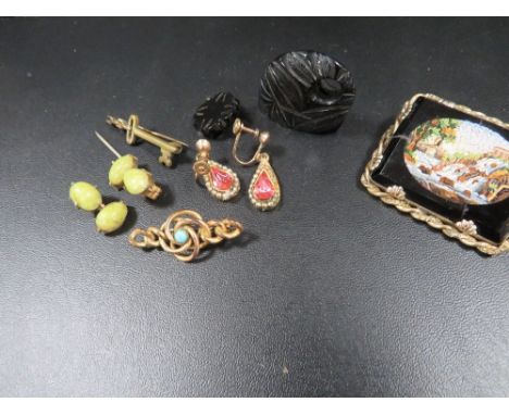 A antique type micro mosaic brooch depicting a waterfall in gilt metal mount A/F together with a small selection of vintage j