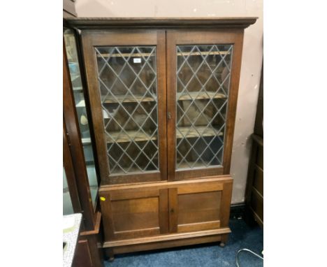 A vintage oak leaded bookcase W 98 cm