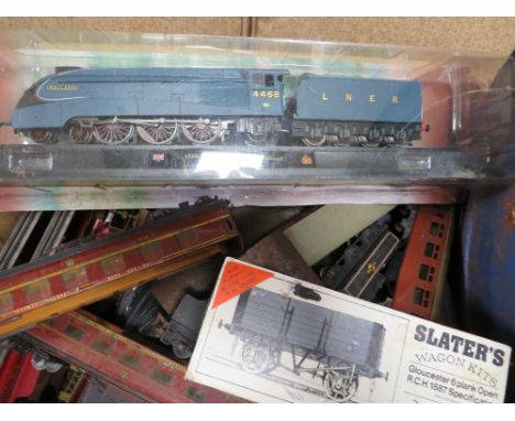 Two trays of vintage model railway