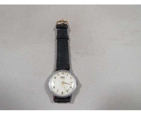 A gent vintage Avia wristwatch