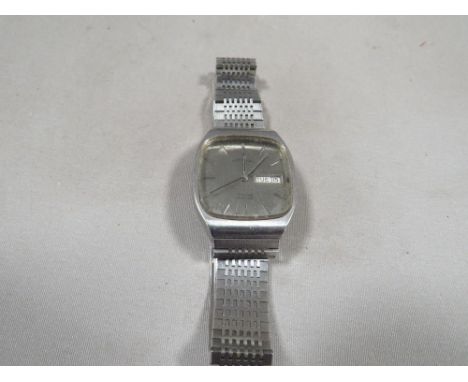 A mens vintage 25 jewels automatic Rotary watch
