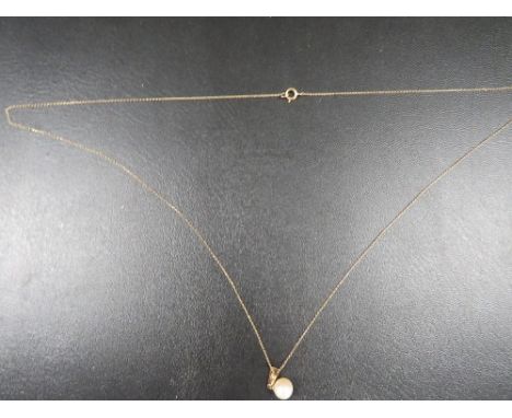 A vintage 9ct gold pearl necklace