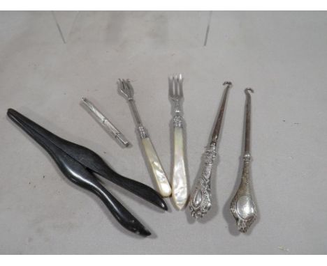 A small bag of silver and other collectables to include a pair of ebonised glove stretchers, a hallmarked silver pickle fork 
