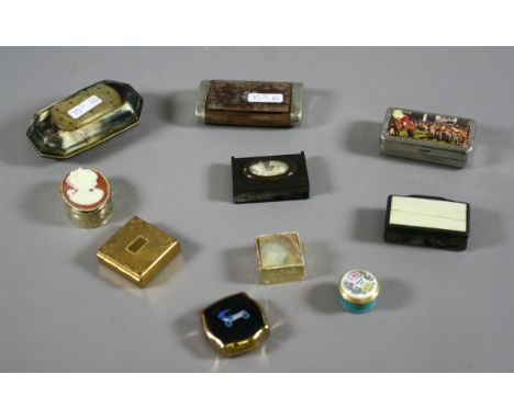 A collection of snuff and patch boxes to include horn and ivory example, etc.