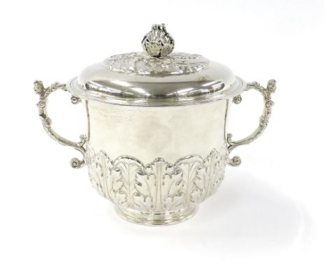 Queen Anne style silver twin-handled lidded porringer, with half embossed leaf design and applied with cast handles, nut and 