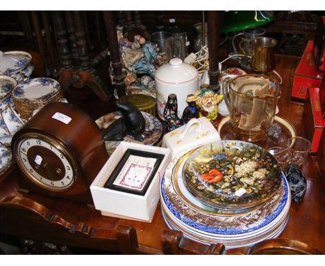 A selection of collectable ceramic ware, table lamp, mantel clock etc.