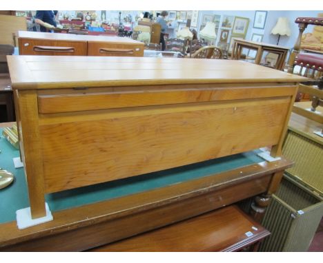 A Reynolds of London Light Oak Blanket Box, 124 cm wide.