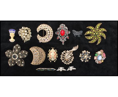 A collection of vintage brooches some signed. To include KARU Arke, Weiss. Measures Green Weiss brooch approx 2.5 inches. x 1