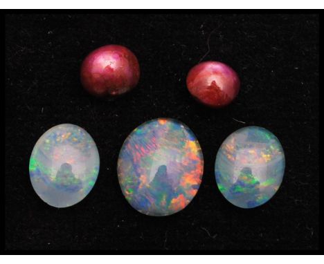 A collection of loose opal triplets x 3 together with star ruby cabochons x 2.
