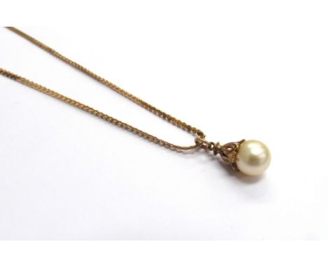 A 9ct gold chain, 44cm long hung with a pearl on 9ct gold pendant, 6.2g 