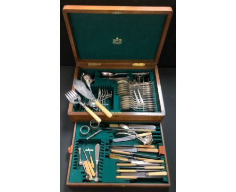 A Mappin and Webb part canteen of Kings pattern flatware, including serving spoon, soup ladle, table spoons;  etc, oak case; 