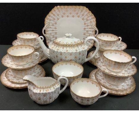 A Spode Fleur de lys tea service, for six, comprising teapot, milk jug, teacups, saucers and side plates, printed marks, Y860