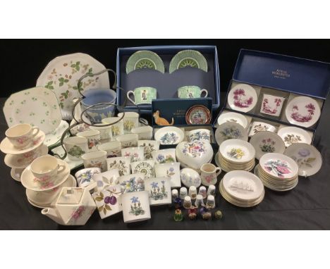 Worcester trinket dishes and flattened vases;  Wedgwood Kutani Crane;  Hammersley;  Wedgwood Millennium tea for two;  Wedgwoo