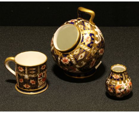 A Royal Crown Derby Imari miniature salt pig; a miniature vase; a Porter mug, a/f (3) 