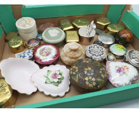 A collection of pin dishes and trinket pots to include names such as Limoges &amp; Wedgwood, 