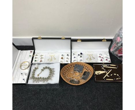 A Collection of costume jewellery which includes ornate rings (Some silver), Silver bangles, Celtic pendants and various othe