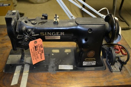 SINGER SEWING MACHINE, 111W155