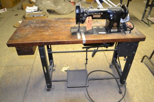 SINGER SEWING MACHINE, 111W155