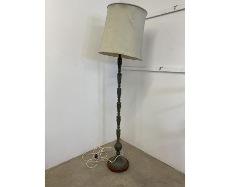 A metal floor lamp with wooden stand. H:150cm without shade.