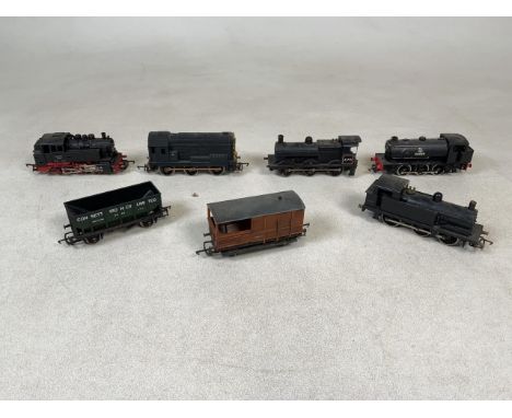 A collection of locomotive 00 gauge model trains. To include a Triang 43775 00 Gauge locomotive, a Hornby Dublo Meccano Briti