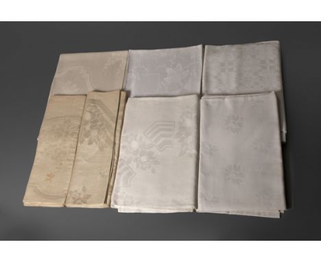 Konvolut Tischtüchersieben Stück, meist um 1930/40, einmal mit originalem Klebeetikett Reinleinen, heller Leinendamast mit ei