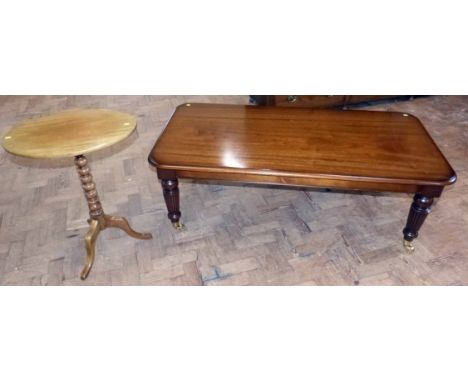 Modern mahogany coffee table and walnut wine table with Bobbin turned stem Condition report: see terms and conditions