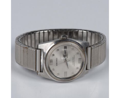 30mm stainless steel waterproof watch with a twelve hour dial, Diashock 21 Jewels, and Japan 2119 movement. The face displays