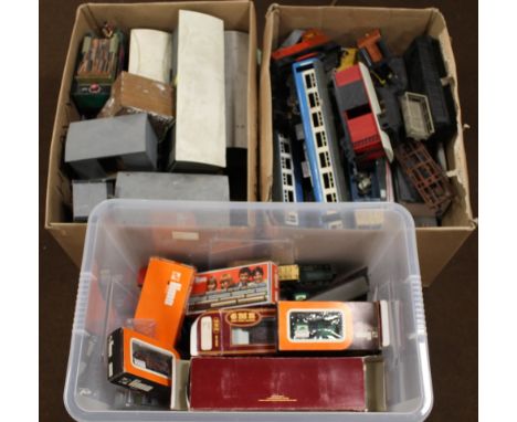 A QUANTITY OF BOXED AND LOOSE 0 GAUGE RAILWAY LOCOMOTIVES, CARRIAGES AND ROLLING STOCK, by Lima, Timpo, Atlas etc., together 