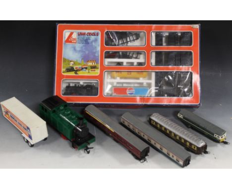 A BOXED LIMA CRICK 8 TRAIN SET, together with a Lima '00' gauge BR D6506 Class 33 locomotive with various rolling stock and t