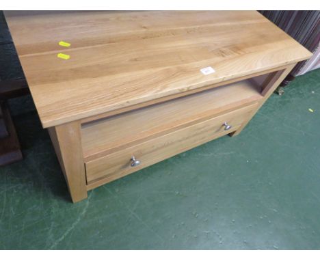 LIGHT OAK VENEERED SINGLE DRAWER TV STAND*