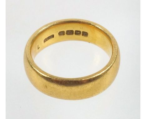 22 CT GOLD WEDDING RING BY AC CO., BIRMINGHAM 1924, 11 GRAMS 