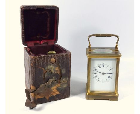 EARLY 20TH CENTURY FRENCH CARRIAGE CLOCK WITH A WHITE ENAMEL DIAL ENCLOSING AN EIGHT DAY MOVEMENT, STRIKING ON A COILED GONG 