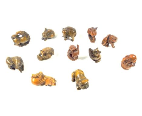 JAPANESE CARVED WOOD NETSUKE IN THE FORM OF A ELEPHANT, STANDING (H. 4.2 CM) AND ELEVEN NETSUKE OF ANIMALS AND GROUPS, ALL SI