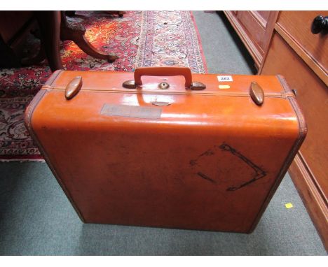 VINTAGE LUGGAGE, a brown Samsonite fitted travel case, 21" width