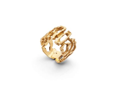  An abstract ring, circa 1975  Of graduated openwork freeform linking, ring size H½    