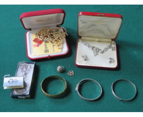 SUNDRY LOT INCLUDING SILVER SNAP BANGLE, ROLLED GOLD SNAP BANGLE, MAJORCA PEARLS, STERLING SILVER DRESS RING, MARCASITE NECKL